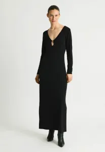 Кайла в платье-свитере Résumé, Black