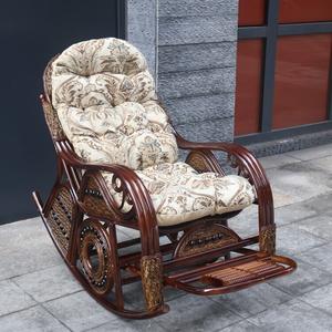 Классическое плетеное кресло-качалка из ротанга с выдвижной подножкой и мягким матрасом