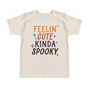 Футболка с короткими рукавами и рисунком Feelin' Cute Kinda Spooky для малышей The Juniper Shop, цвет Cream