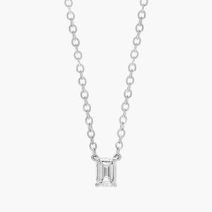 Подвеска с бриллиантом-солитером изумрудной огранки из белого золота 14 карат (1/4 карата, чистота - HI / SI1-SI2) Blue Nile