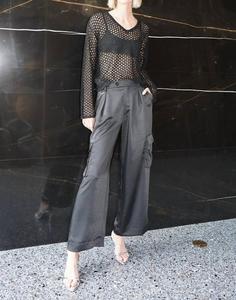 Брюки-карго Lou Silky черного цвета LNA