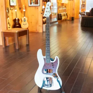 Fender 2024 Custom Shop 1962 Jazz Bass, состаренный Olympic White, с головкой грифа в цвет корпуса