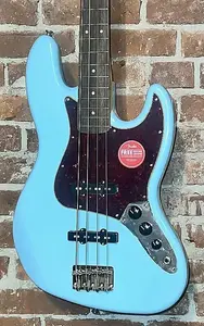 Новый Fender Squier Classic Vibe '60s Jazz Bass в цвете Daphne Blue, поддерживайте малый бизнес, покупайте у независимых производителей и будьте счастливы!