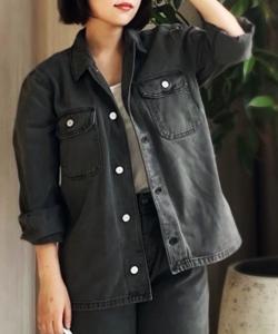 Рубашка из плотного органического хлопка, окрашенная в винтажном стиле.