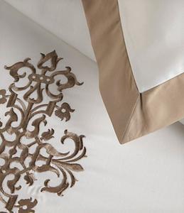 Montague & Capulet 400TC Liaison Belladonna Одеяло, цвет White With Navy