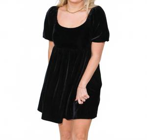 Черное мини-платье с круглым вырезом из бархата 2.7 AUGUST APPAREL