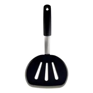 Круглый шпатель с прорезями Good Grips Oxo, черный