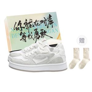 Дышащие и легкие низкие кроссовки для скейтбординга для женщин JimiXiong, White+Box+Gift Socks