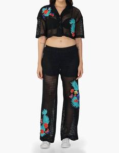 Брюки с крючком и нашивками в черном цвете AMERICA & BEYOND