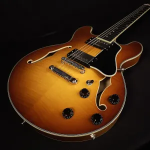 Гитара Eastman T484 Gold Burst с покрытием Flame Maple Thinline, жесткий футляр 950
