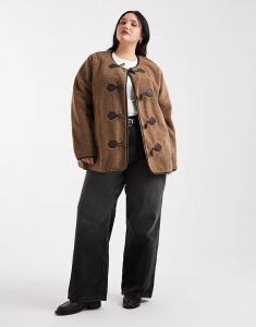 ONLY Curve плюшевый дафлкот коричневого цвета