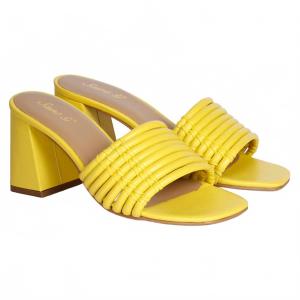 Женские кожаные туфли Bethany на блочном каблуке желтого цвета Saint G, желтый