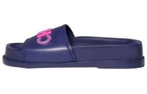 Сандалии-мюли с логотипом из темно-синей кожи Chanel