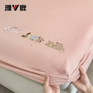 Yalu Комплект постельного белья из 3 предметов (простыня на резинке 150х200 см, 2 наволочки), молочный бархат, цвет Cartoon - Jade Powder