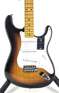 Fender 70-летие American Vintage II Strat с кленовой грифовой доской, двухцветный солнечный взрыв, серийный номер: V702344