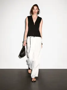 Трикотажный жилет с V-образным вырезом Massimo Dutti, черный