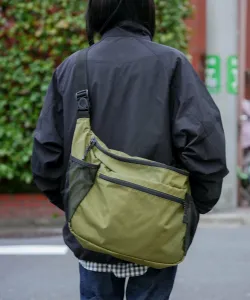 Сумка через плечо среднего размера для повседневного использования