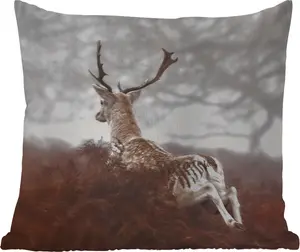 Подушка для улицы - Олень - Туман - Растения - 50x50 см - Устойчива к погодным условиям - Подушка для отдыха - Удобная - Подушка с рисунком MuchoWow