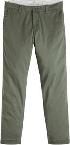 LEVI'S  Зауженные брюки-чиносы в цвете травяной зелени