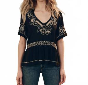 Crest V Neck Short Sleeve Top In Black - Топ с V-образным вырезом и короткими рукавами черный THE GREAT