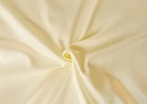 Простыня атласная Kvalitex на резинке 160х200 см, цвет белый с оттенком KVALITEX