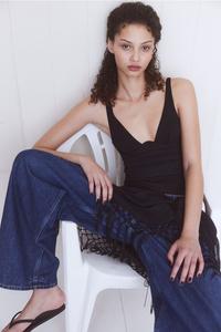 Купальник с чашками на косточках и высоким вырезом по ноге H&M, черный