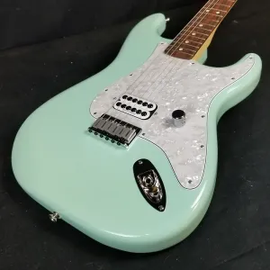 Fender Stratocaster Tom DeLonge ограниченной серии, гриф из палисандра, цвет Surf Green, в чехле