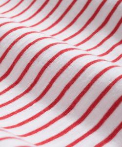 Футболка из хлопкового трикотажа с неравномерной текстурой, логотипом GF и полосками.