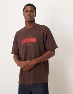 Свободная футболка ASOS DESIGN с городским принтом коричневого цвета