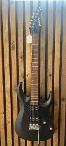 Cort X100 2024-2025 - матовая черная отделка с открытыми порами