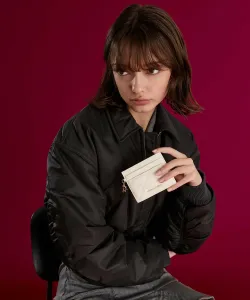 Подставка для карт Arrietty Quilted Bow Heart Charm Charles & Keith, цвет Cream