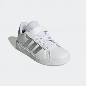 Кроссовки adidas Sportswear «GRAND COURT 2.0 KIDS», дизайн по стопам суперзвезды Adidas, цвет Cloud White / Matte Silver / Cloud White