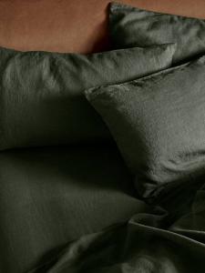 Прилегающая простыня из льняной смеси Piglet in Bed, Fern Green