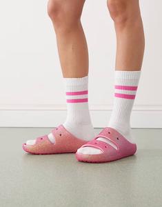 Сандалии Crocs Classic с переливающимися блестками розового цвета