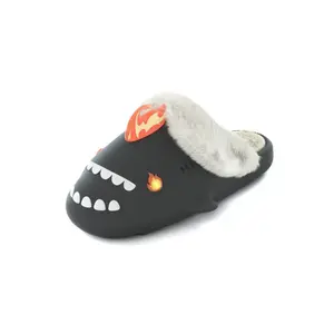 Сандалии Shark Winter Sharkicks Winter Fire Monster с закрытым носком и открытой пяткой унисекс HelloSlippers, Black