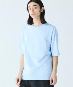 Толстовка с короткими рукавами, ворсистой подкладкой, графической вышивкой и строчкой в тон ткани.