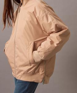 (W) Длинная куртка-бомбер Calvin Klein Джинсы Calvin Klein J224702