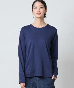 Футболка из хлопка пима, с длинными рукавами, круглым вырезом.