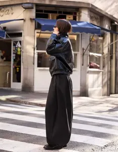 Черные брюки-шару из поплина Bershka