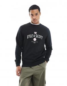 Lyle & Scott приветствует традицию графичного круглого воротничка в насыщенно-черном цвете