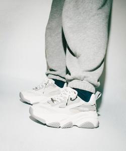 Кроссовки с объемной подошвой