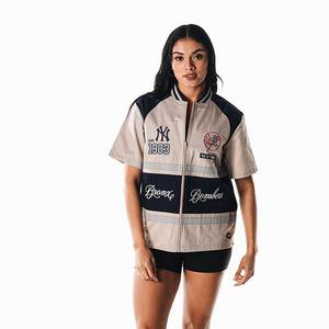 Женская кремовая футболка New York Yankees с молнией и регланным рукавом The Wild Collective