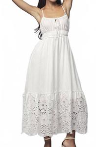 Белое макси-платье с вышивкой в технике айлет и завязкой спереди Urban Daizy