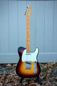 Fender American Ultra Telecaster - Ultraburst - гриф из клена с жестким чехлом