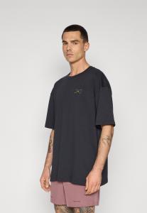 Спортивная футболка Under Armour LABEL , Black /Black