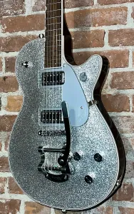 Электрогитара Gretsch Guitars G5230T Electromatic Sparkle Jet FT Single-Cut с Bigsby, серебристый блеск. Поддержите малый бизнес и купите ее здесь!