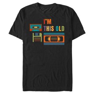 Я большой и высокий, я в этой старой графической футболке Unbranded, черный