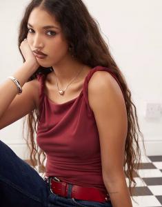 Топ COLLUSION с квадратным вырезом и твистом в гранатовом цвете