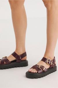 Массивные сандалии с очень широким кроем состоящие из двух частей и пряжками Simply Be, красный