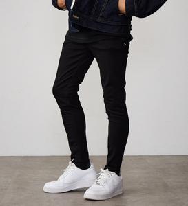 Джинсы Lee с высокой эластичностью, зауженными штанинами.